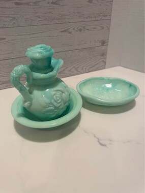 VTG AVON “Victorian” jadeite set